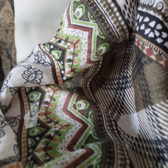 Patterned scarf - Picture 2 of 5